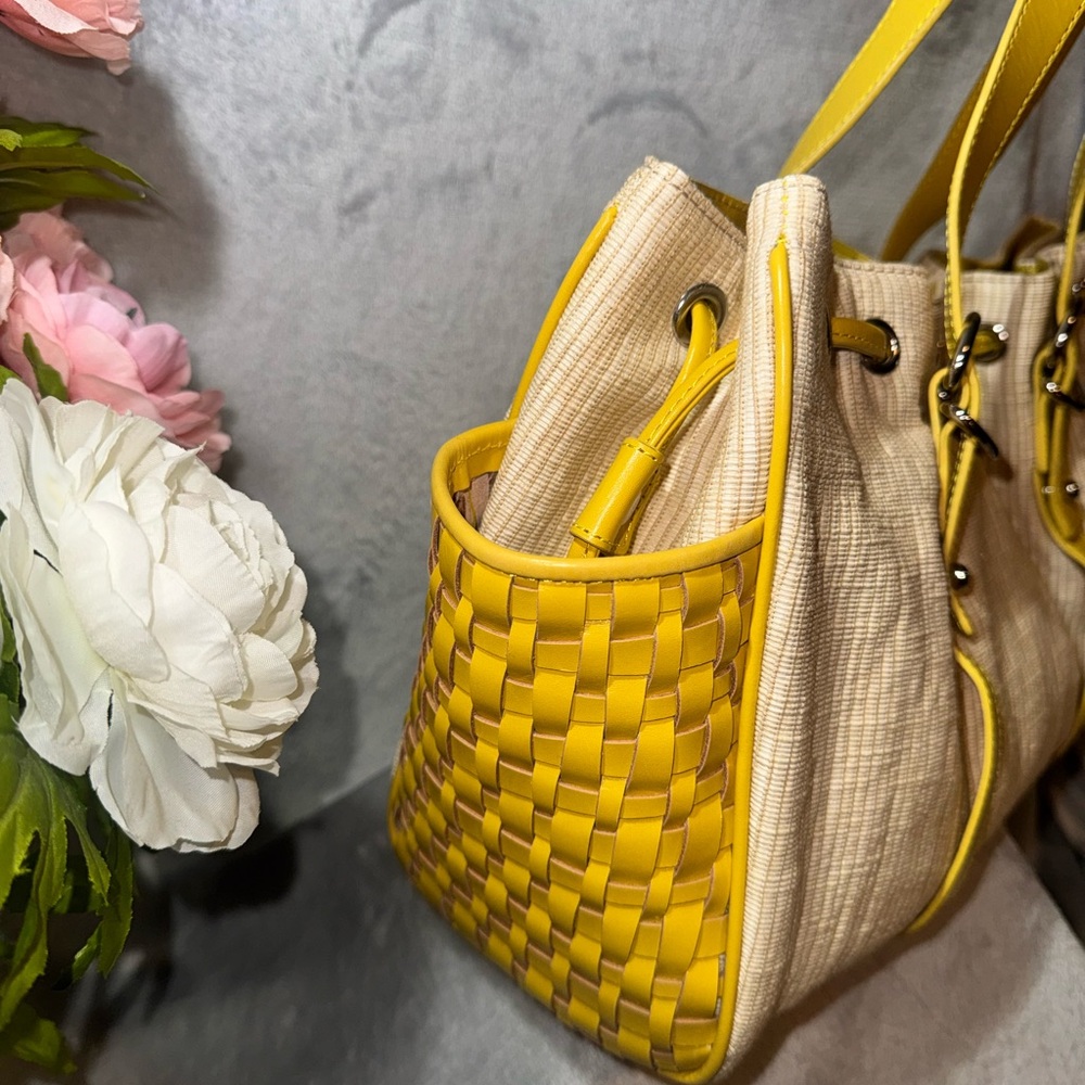 Vintage Kenneth Cole NY Yellow & Straw Drawstring Tote Bag - Picture 4 of 9